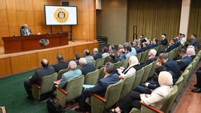 وزير الصناعة يوجه بضرورة العمل مع منتجي الأسمنت على سرعة تشغيل خطوط الإنتاج المتوقفة في خلال شهر كحد أقصى