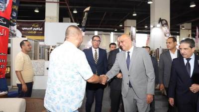 رئيس جهاز تنمية المشروعات ومحافظ دمياط في جولة تفقدية بمعرض صنع في دمياط