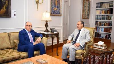 وزير الخارجية والهجرة يستقبل وزير الموارد المائية والري