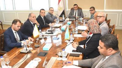 وزير الإسكان يتابع سير العمل بالمشروعات التنموية الجاري تنفيذها بمدينة السويس الجديدة