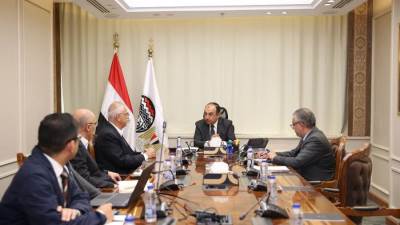 وزير قطاع الأعمال يلتقي وفدًا من شركة "GS E&C" الكورية الجنوبية لبحث فرص التعاون