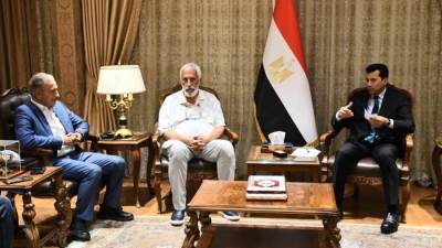 وزير الرياضة يلتقي مجموعة من المستثمرين المصريين لبحث عمل شراكة وطنية