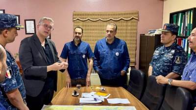 وزير البترول يجري زيارة إلى غرفة العمليات بشركة "أوسوكو" بجبل الزيت بخليج السويس