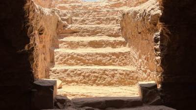 اكتشاف مقابر جديدة من العصرين اليوناني والروماني بنقوش هيروغليفية في الجبانة حول منطقة ضريح الآغاخان بأسوان