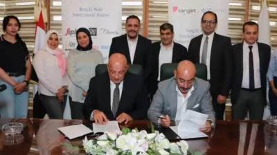 "المصرية للمطارات" و "تارجت" توقعان شراكة استراتيجية لتطوير منطقة الخدمات بمطار برج العرب الدولي