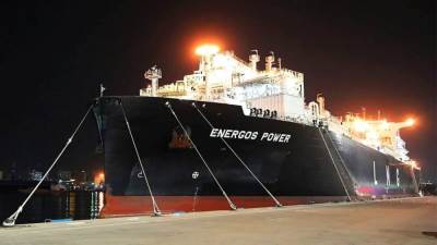 "البترول" تؤمن إمدادات الغاز لجميع القطاعات بأربع سفن تغييز