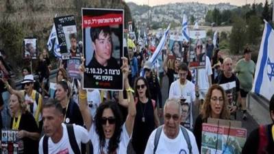 عائلات المحتجزين الإسرائيليين: نطالب الرئيس ترامب بممارسة الضغوط لإتمام المفاوضات بصفقة شاملة