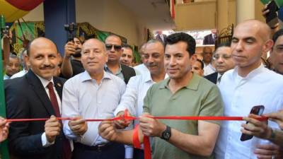 وزير الرياضة ومحافظ القاهرة يفتتحان الملعب الخماسي بمركز شباب شبرا مصر