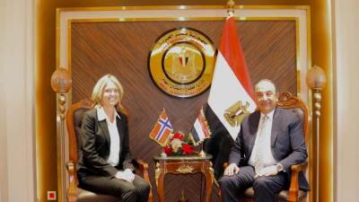  وزير قطاع الأعمال العام وسفيرة النرويج بالقاهرة يشهدان توقيع اتفاق بين "مصر للألومنيوم" وشركة المشروع التابعة ل"سكاتك" 