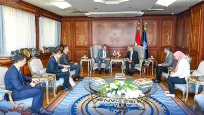 رئيس هيئة قناة السويس يبحث التعاون مع سفير تايلاند في مجال الخدمات البحرية