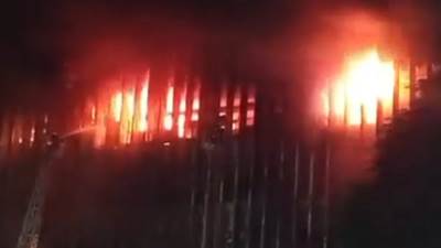 تجدد الحريق داخل مبنى سنترال رمسيس والحماية المدنية تواصل جهود الإطفاء