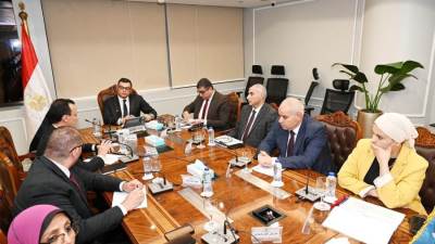 وزير الإسكان يتابع موقف مبادرتي "بيتك في مصر" و"بيت الوطن" للمصريين بالخارج