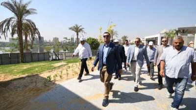 وزير الإسكان يتفقد المنطقة الاستثمارية ومشروع الأرينا بحدائق "تلال الفسطاط" 