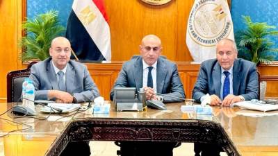 الوزير التعليم يوجه بتكثيف متابعة كاميرات المراقبة وتنظيم توزيع كتيبات المفاهيم استعدادًا لامتحانات الخميس المقبل 