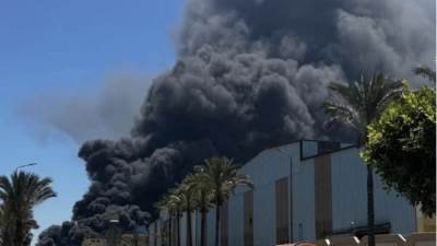 حريق هائل يلتهم مصنع لصناعات الإسفنج بدمياط والدفع بـ 20 سيارة إطفاء