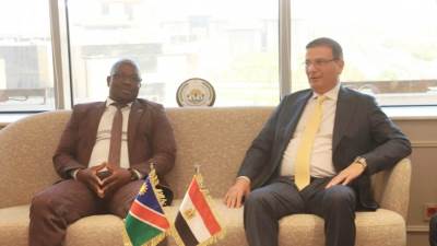 وزير الزراعة يبحث مع وفد برلماني ناميبي تعزيز التعاون في المجال الزراعي بين البلدين