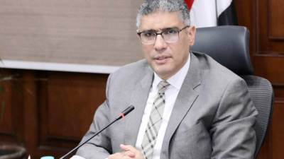 محافظ الجيزة: إزالة عقار آيل للسقوط وداهم الخطورة بحارة سوق الأحد بحي جنوب الجيزة