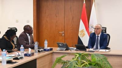 وزير الري يلتقي وفد لجنة الزراعة والبيئة بالبرلمان الناميبى بحضور رئيس لجنة الزراعة والرى