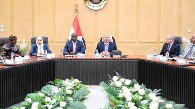 وزير الصناعة والنقل يلتقي وزير النقل والطيران بجمهورية سيراليون لبحث تدعيم التعاون المشترك