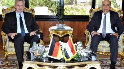 وزير الطيران يبحث مع السفير الألماني تعزيز التعاون وتوسيع الشراكات في مجالات تطوير المطارات والتدريب وتبادل الخبرات الفنية