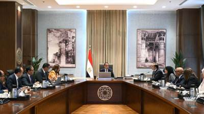 رئيس الوزراء يناقش الآليات المقترحة لتطبيق القواعد المنظمة لقانون الإيجار الجديد
