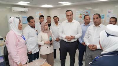 رئيس هيئة الرعاية الصحية يواصل جولاته المفاجئة بعدد من منشآت هيئة الرعاية الصحية بإقليم القناة