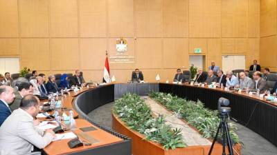 وزير الإسكان يعقد اجتماعه الدوري لمتابعة المشروعات السكنية بعددٍ من المدن والمحافظات