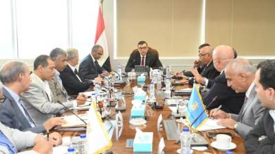 وزير الإسكان يتابع موقف عددٍ من مشروعات مرافق مياه الشرب والصرف الصحي بالمدن الجديدة والمحافظات