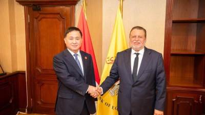 محافظ البنك المركزي يستقبل نظيره الصيني ويشهدان توقيع 3 مذكرات للتعاون المشترك