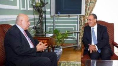 وزير الخارجية يستقبل قيادى بـ"فتح".. ويؤكد: ندعم وحدة الأراضى الفلسطينية