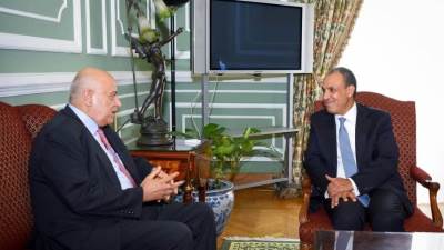 وزير الخارجية والهجرة يستقبل أمين سر اللجنة المركزية لحركة فتح الفلسطينية