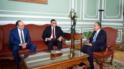 وزير الخارجية يستقبل وزير الإسكان لبحث سبل دعم مشروعات التنمية في الدول الإفريقية