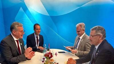 وزير البترول يعقد جلسة مباحثات مع وزير النفط العراقي لبحث تعزيز التعاون