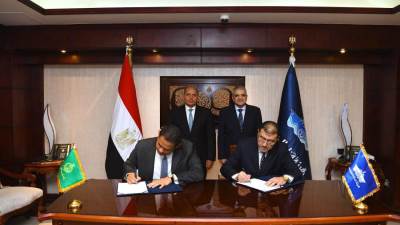 أسامة ربيع يشهد توقيع بروتوكول بين هيئة قناة السويس وبنك مصر للتعاون المشترك في مشروعات التطوير العقاري