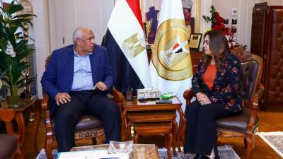 وزيرة التنمية تتابع مع محافظ الوادي الجديد آخر مستجدات الخطة التنفيذية لإنشاء مركز الحرير بمدينة الخارجة