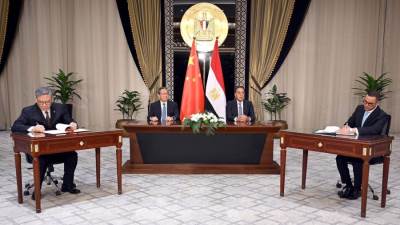 رئيس الوزراء ونظيره الصيني يشهدان مراسم توقيع مجموعة وثائق لتعزيز التعاون المشترك بين البلدين بعددٍ من المجالات المختلفة