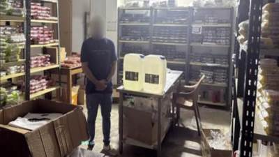 "الداخلية" تضبط أحد الأشخاص بالقاهرة لإدارته مصنعًا بدون ترخيص لإنتاج سائل أجهزة التدخين الإلكترونية