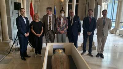 السفارة المصرية فى بلجيكا تنجح فى استرداد قطعتين أثريتين مصريتين