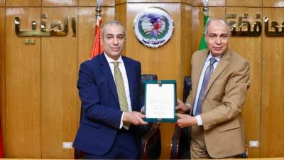 رئيس البنك الزراعي المصري ومحافظ المنيا يوقعان بروتوكول تعاون لتمويل المزارعين بأراضي أملاك الدولة
