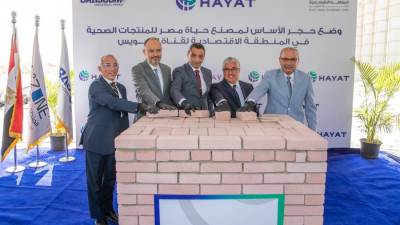 رئيس اقتصادية قناة السويس يشهد وضع حجر أساس خطوط إنتاج جديدة لمصنع "حياة إيجيبت" التركي للمنتجات الصحية بالسخنة