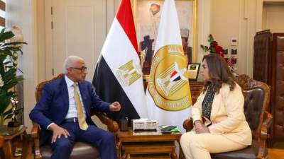 وزيرة التنمية تتابع مع محافظ شمال سيناء جهود التنمية بالمحافظة ومشروعات الخطة الاستثمارية