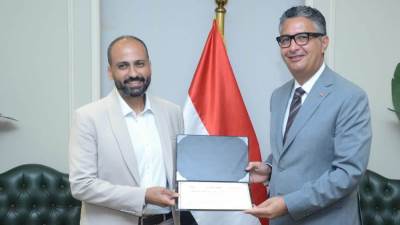 وزير التموين والتجارة الداخلية يكرم صاحب أفضل فكرة عبر "منصة حوار" والمتعلقة بتتبع السلع الغذائية