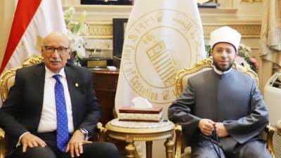 وزير الأوقاف يهنئ رئيس محكمة النقض بمناسبة توليه المنصب