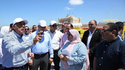 رئيس الوزراء يتفقد أعمال مشروع تنفيذ الحواجز البحرية وما يتعلق بحماية الشواطئ