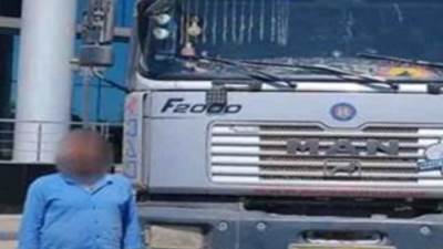 رخصة السيارة منتهية والسائق دون رخصة..  ضبط المتهم بقيادة "تريلا" برعونة على دائري الواحات