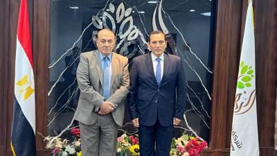 رئيس مجلس إدارة شركة تنمية الريف المصرى الجديد يستقبل وفد مجموعة "نات إنيرجى الخرافى" 
