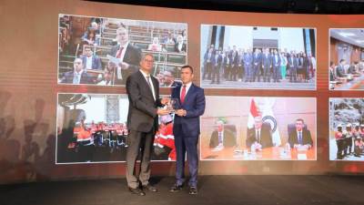 وزير البترول والثروة المعدنية يكرم مجموعة من الوزراء وكبار المسئولين على دورهم كشركاء للعمل التكاملي مع وزارة البترول في النهوض بقطاع التعدين