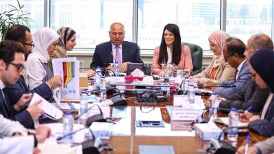 وزير الصناعة ووزيرة التخطيط في اجتماع تنسيقي موسع لوضع خارطة طريق للتعامل مع  آلية تعديل حدود الكربون CBAM 