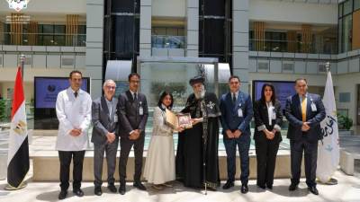 البابا تواضروس الثاني يزور مستشفى أهل مصر لعلاج الحروق ويشيد بجهود الطاقم الطبي في رعاية المرضى