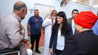 «المشاط» تجري حوارًا مفتوحًا مع أهالي مطروح وتؤكد حرص الحكومة على توفير الأجهزة التعويضية لمصابي الألغام بأعلى معايير الكفاءة 